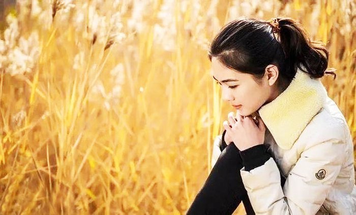 Thay vì tranh đấu ngược xuôi, chi bằng tĩnh lặng, nhường nhịn, thứ tha, và điều ta nhận được chính là một khoảng trời bình lặng vô giá.